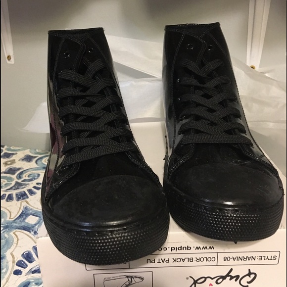 Qupid Black patent high top capped toe sneakers - Picture 4 of 9